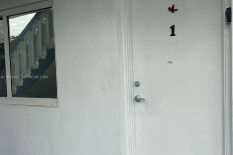 Кондоминиум с 1 спальней в Майами-Гарденс, Флорида № 2054943