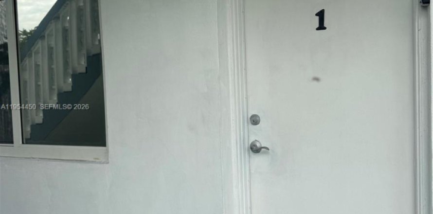 Кондоминиум с 1 спальней в Майами-Гарденс, Флорида № 2054943