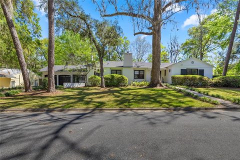 House in Gainesville, Florida 3 bedrooms, 208.38 sq.m. № 1589700 - photo 1