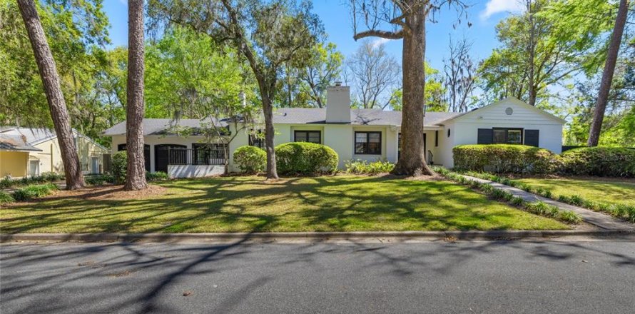 House in Gainesville, Florida 3 bedrooms, 208.38 sq.m. № 1589700