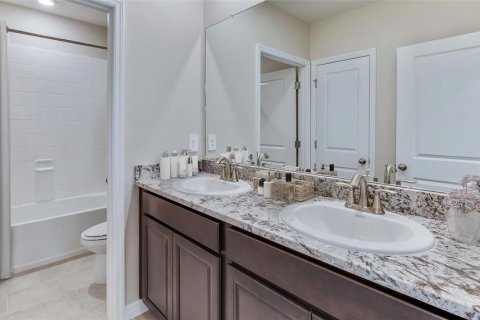House in Bradenton, Florida 4 bedrooms, 307.79 sq.m. № 1665842 - photo 16