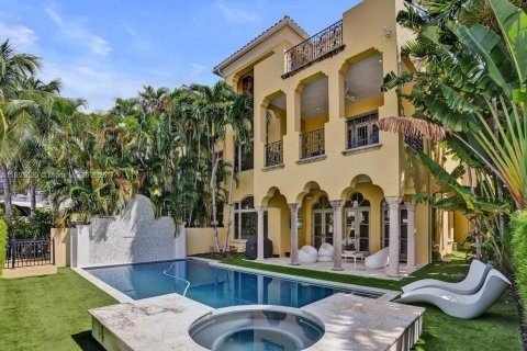 Villa ou maison à Aventura, Floride 5 chambres, 615.38 m2 № 2014731