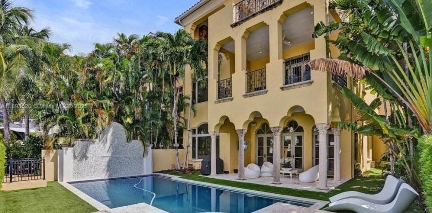 Villa ou maison à Aventura, Floride 5 chambres, 615.38 m2 № 2014731