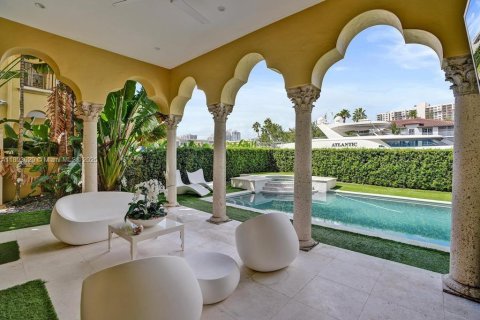 Villa ou maison à louer à Aventura, Floride: 5 chambres, 615.38 m2 № 2014731 - photo 6