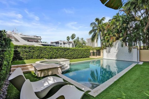 Villa ou maison à louer à Aventura, Floride: 5 chambres, 615.38 m2 № 2014731 - photo 4