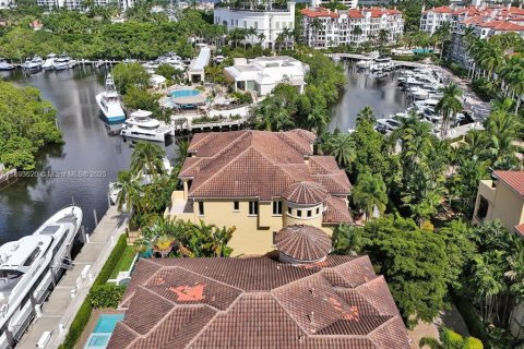 Villa ou maison à louer à Aventura, Floride: 5 chambres, 615.38 m2 № 2014731 - photo 10