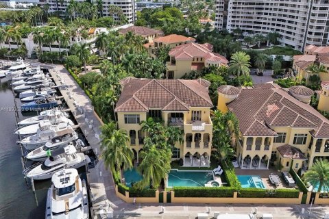 Villa ou maison à louer à Aventura, Floride: 5 chambres, 615.38 m2 № 2014731 - photo 8