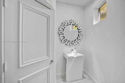 Villa ou maison à louer à Aventura, Floride: 5 chambres, 615.38 m2 № 2014731 - photo 17