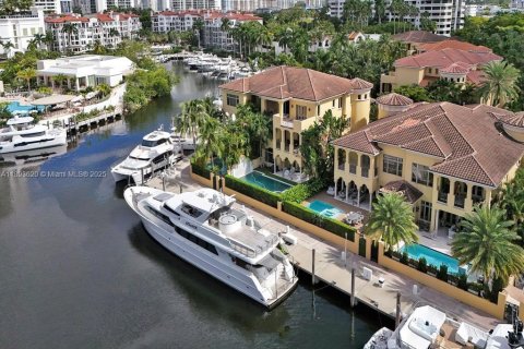 Villa ou maison à louer à Aventura, Floride: 5 chambres, 615.38 m2 № 2014731 - photo 15