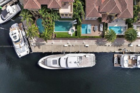 Villa ou maison à louer à Aventura, Floride: 5 chambres, 615.38 m2 № 2014731 - photo 16