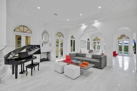 Villa ou maison à louer à Aventura, Floride: 5 chambres, 615.38 m2 № 2014731 - photo 23