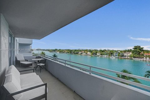 Condominio en venta en Miami Beach, Florida, 2 dormitorios, 180.23 m2 № 2049913 - foto 3