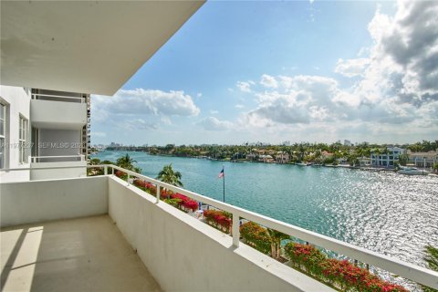 Condominio en venta en Miami Beach, Florida, 2 dormitorios, 180.23 m2 № 2049913 - foto 2