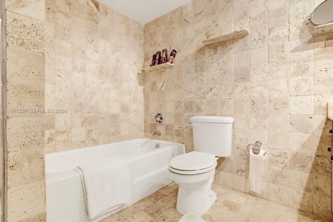 Condominio en venta en Miami Beach, Florida, 2 dormitorios, 180.23 m2 № 2049913 - foto 21