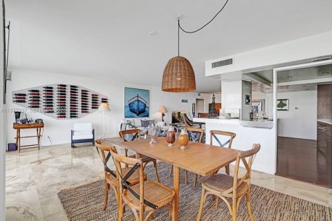 Condominio en venta en Miami Beach, Florida, 2 dormitorios, 180.23 m2 № 2049913 - foto 16
