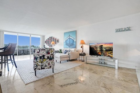 Condominio en venta en Miami Beach, Florida, 2 dormitorios, 180.23 m2 № 2049913 - foto 10