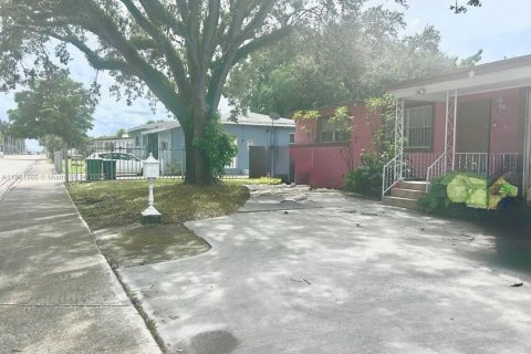 Villa ou maison à vendre à Miami Gardens, Floride: 3 chambres, 111.48 m2 № 1925445 - photo 1