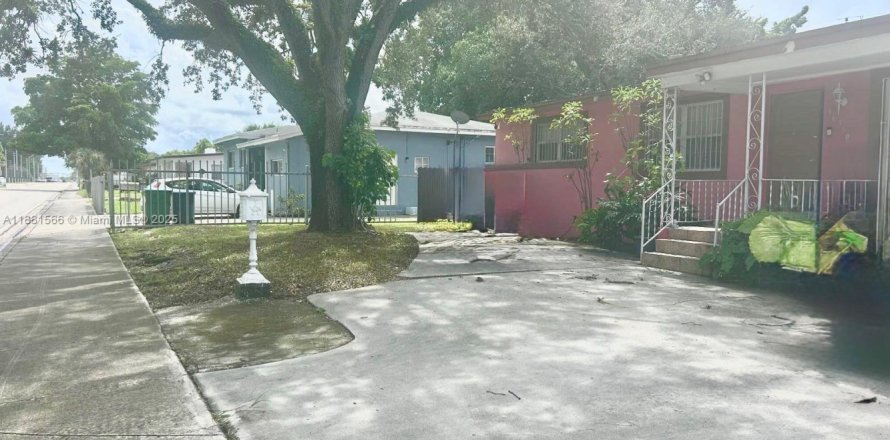 Villa ou maison à Miami Gardens, Floride 3 chambres, 111.48 m2 № 1925445