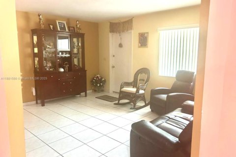 Villa ou maison à vendre à Miami Gardens, Floride: 3 chambres, 111.48 m2 № 1925445 - photo 7