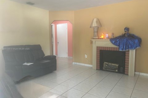 Villa ou maison à vendre à Miami Gardens, Floride: 3 chambres, 111.48 m2 № 1925445 - photo 8