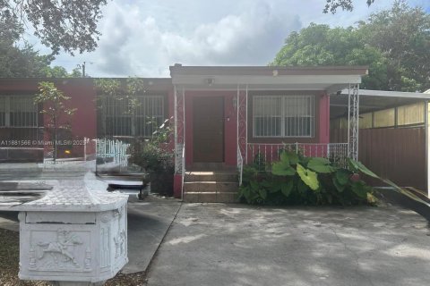 Villa ou maison à vendre à Miami Gardens, Floride: 3 chambres, 111.48 m2 № 1925445 - photo 2
