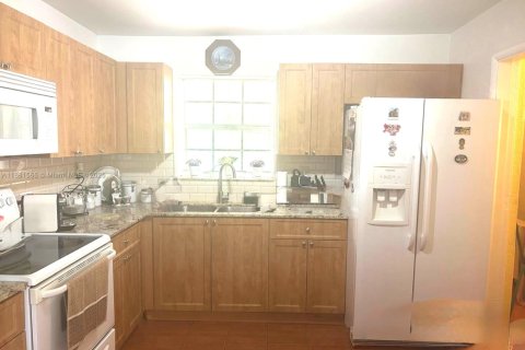 Villa ou maison à vendre à Miami Gardens, Floride: 3 chambres, 111.48 m2 № 1925445 - photo 4