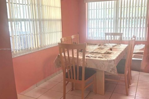 Villa ou maison à vendre à Miami Gardens, Floride: 3 chambres, 111.48 m2 № 1925445 - photo 6