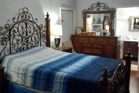 Immobilier commercial à vendre à Miami, Floride: 144.28 m2 № 1928921 - photo 7