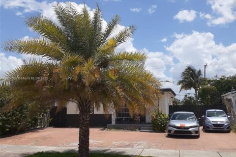 Immobilier commercial à vendre à Miami, Floride: 144.28 m2 № 1928921 - photo 3
