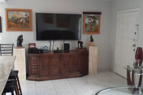 Immobilier commercial à vendre à Miami, Floride: 144.28 m2 № 1928921 - photo 5