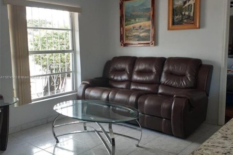 Immobilier commercial à vendre à Miami, Floride: 144.28 m2 № 1928921 - photo 6