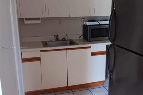 Immobilier commercial à vendre à Miami, Floride: 144.28 m2 № 1928921 - photo 14