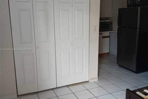 Immobilier commercial à vendre à Miami, Floride: 144.28 m2 № 1928921 - photo 13