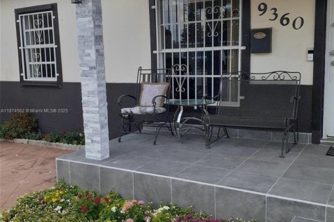 Immobilier commercial à vendre à Miami, Floride: 144.28 m2 № 1928921 - photo 2