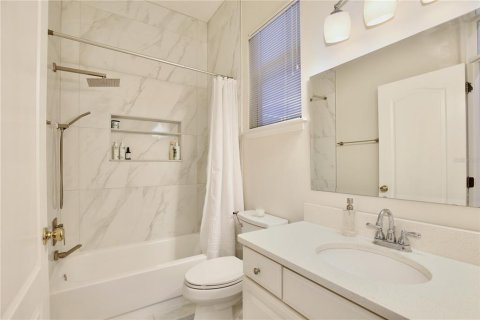 House in Orlando, Florida 7 bedrooms, 335.19 sq.m. № 2236216 - photo 22