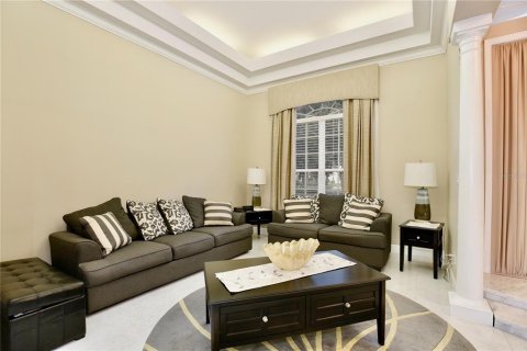 House in Orlando, Florida 7 bedrooms, 335.19 sq.m. № 2236216 - photo 3