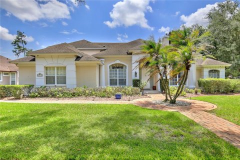 House in Orlando, Florida 7 bedrooms, 335.19 sq.m. № 2236216