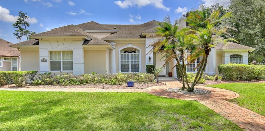 House in Orlando, Florida 7 bedrooms, 335.19 sq.m. № 2236216