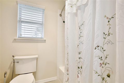 House in Orlando, Florida 7 bedrooms, 335.19 sq.m. № 2236216 - photo 30