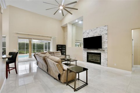 House in Orlando, Florida 7 bedrooms, 335.19 sq.m. № 2236216 - photo 6
