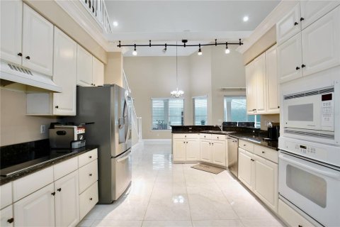 House in Orlando, Florida 7 bedrooms, 335.19 sq.m. № 2236216 - photo 10