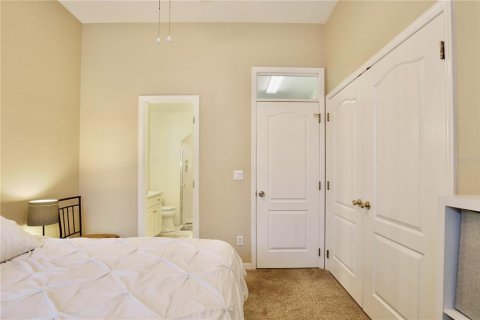 House in Orlando, Florida 7 bedrooms, 335.19 sq.m. № 2236216 - photo 17
