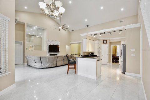 House in Orlando, Florida 7 bedrooms, 335.19 sq.m. № 2236216 - photo 8
