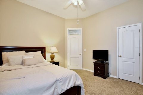 House in Orlando, Florida 7 bedrooms, 335.19 sq.m. № 2236216 - photo 24