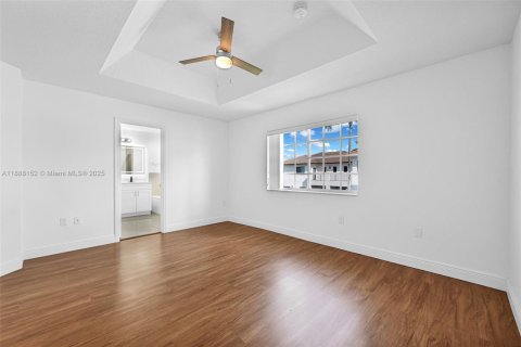 House in Miami, Florida 4 bedrooms, 202.99 sq.m. № 1942237 - photo 26
