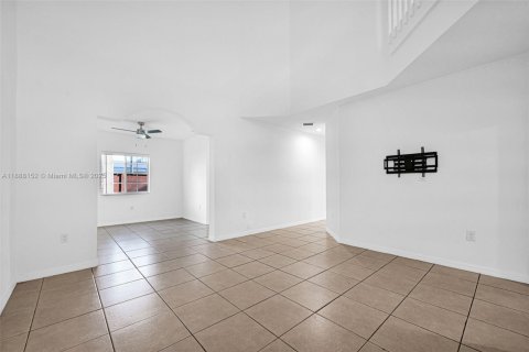 Casa en venta en Miami, Florida, 4 dormitorios, 202.99 m2 № 1942237 - foto 7