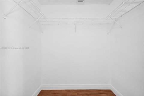 Купить виллу или дом в Майами, Флорида 4 спальни, 202.99м2, № 1942237 - фото 29