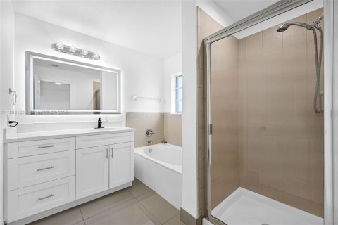 House in Miami, Florida 4 bedrooms, 202.99 sq.m. № 1942237 - photo 30