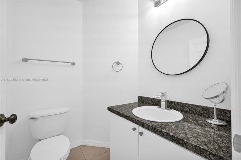 House in Miami, Florida 4 bedrooms, 202.99 sq.m. № 1942237 - photo 22