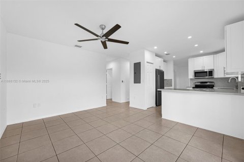House in Miami, Florida 4 bedrooms, 202.99 sq.m. № 1942237 - photo 19